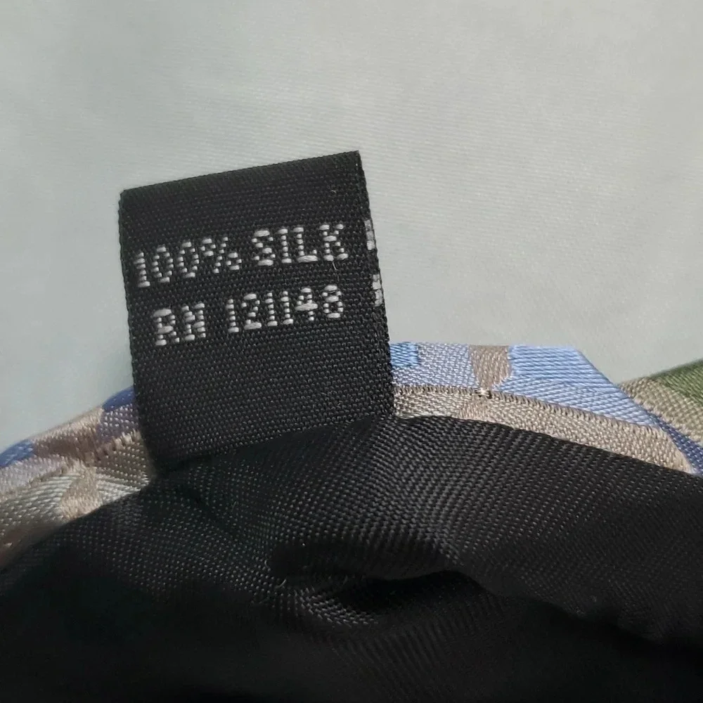 Like New (2)Kenneth Cole Reaction Mens 100% Silk Ties. Beautiful Colors!